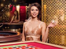 Tahapan permainan poker menunjukkan flop, turn, river, dan perubahan pot di setiap tahap